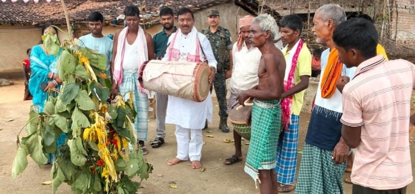 करमा पूजा महोत्सव में शामिल हुए पांकी विधायक डॉ. शशिभूषण मेहता