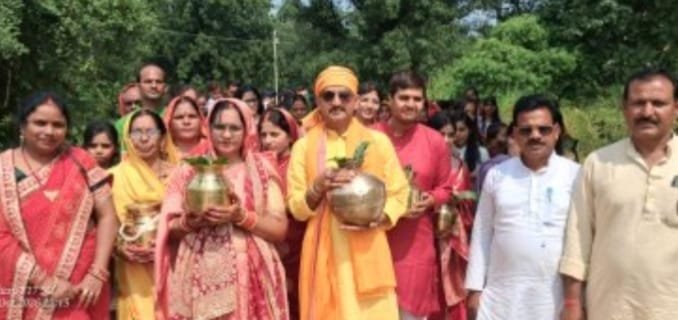 Ranchi : पलामू के विश्रामपुर- डांडिला खुर्द में धूमधाम से निकली शारदीय नवरात्रि की कलश यात्रा